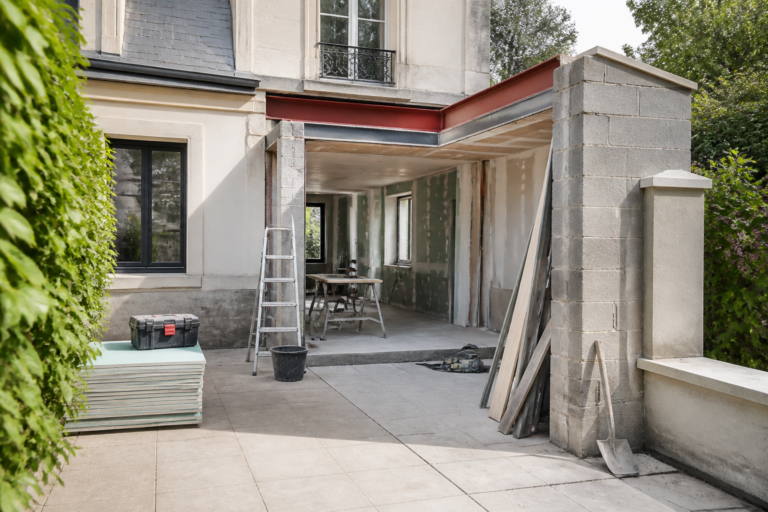 Extension maison à Paris : guide complet pour réussir votre projet avec Royal Extensions