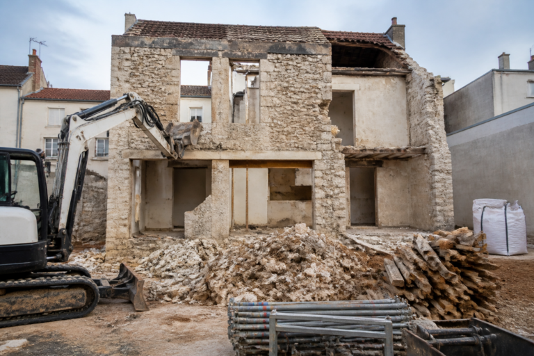 Déconstruction bâtiment : guide complet pour optimiser vos travaux