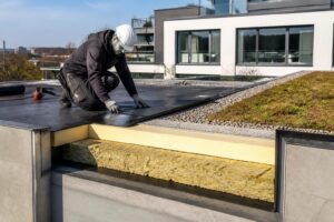 Isolation toiture plat : les meilleures techniques pour améliorer la performance énergétique