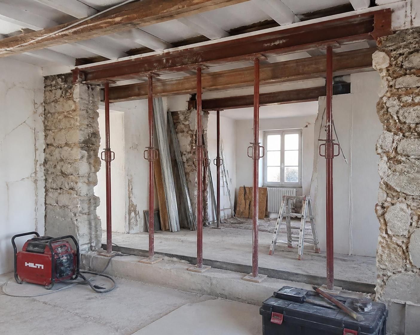 découvrez notre guide complet pour réussir l'ouverture de votre mur porteur, avec des conseils avant-après pour sécuriser et optimiser vos travaux de rénovation.