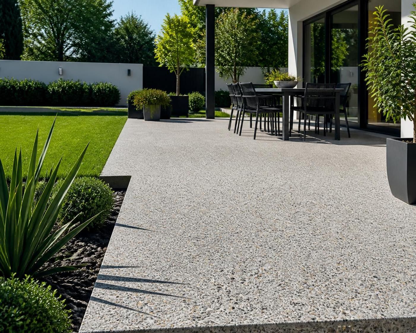 découvrez notre guide complet pour calculer le prix au m2 d'une terrasse en béton et maîtriser votre budget terrasse efficacement.