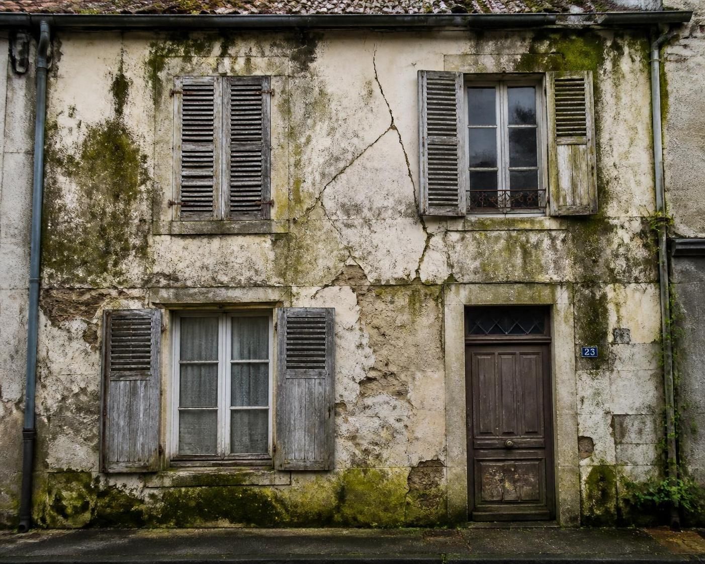 découvrez nos conseils pratiques pour entretenir et rénover efficacement la façade de votre maison, afin d'améliorer son esthétique et sa protection.